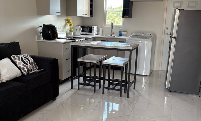 Portmore Casa | 3-bedroom house in fabulous Portmore with WiFi, AC , water heater, ring camera
