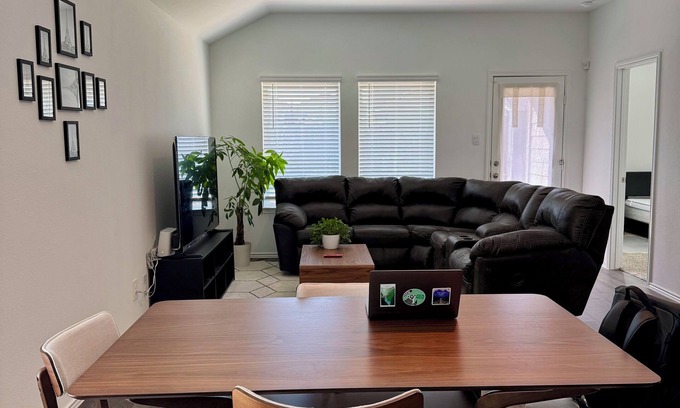 Spring Casa | 3-bedroom house in fabulous Spring with AC, fitness room, WiFi