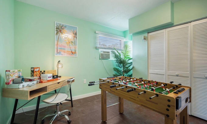 Largo Casa | 3-bedroom house in Largo with WiFi, AC. Sunshine State of Mind