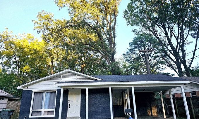 Memphis Casa | 3-bedroom house in peaceful Memphis with AC, WiFi. Enjoy your stay
