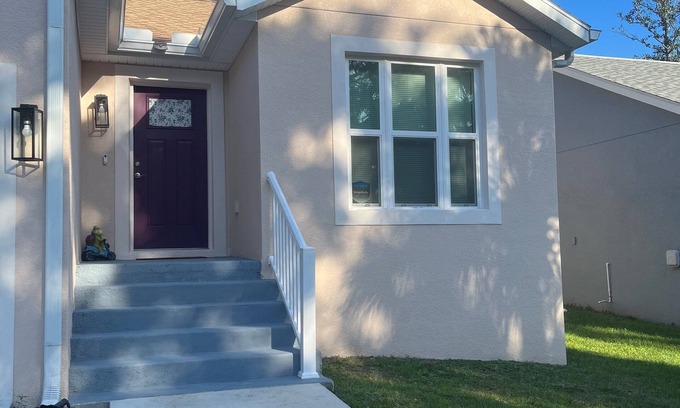Sulphur Springs Casa | 3-bedroom house in perfect Tampa with AC, WiFi. Enjoy your stay
