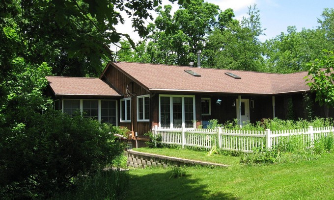 Oakdale Casa | 3 Bedroom House in Rural Setting but close to Iowa City/Solon