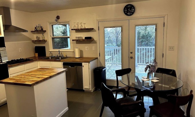 Calhoun Casa | 3-bedroom house in serene Calhoun with AC, WiFi, fitness room