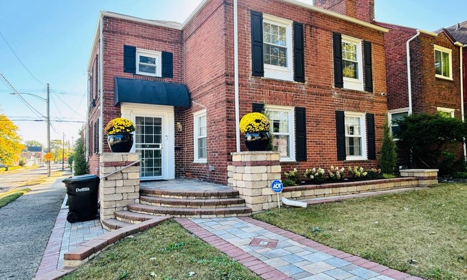 Detroit Casa | 3-bedroom house in terrific Detroit near the Avenue of Fashion