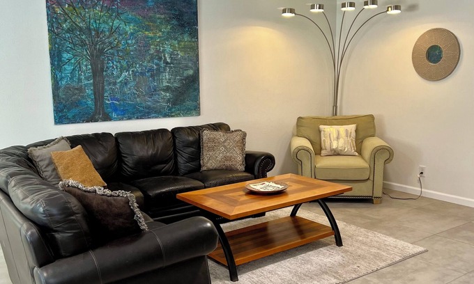 Alamedan Valley Casa | 3-bedroom house in charming Albuquerque with AC