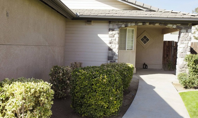 Pumpkin Center Casa | 3-bedroom house in wonderful Bakersfield with WiFi, AC
