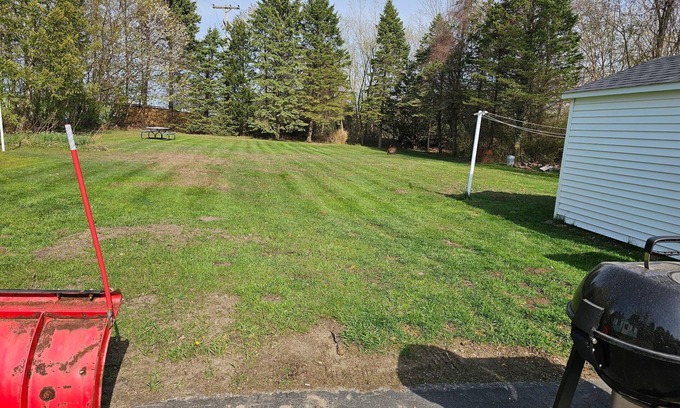 South Haven Casa | 3-bedroom house, large private yard, great location in South Haven MI