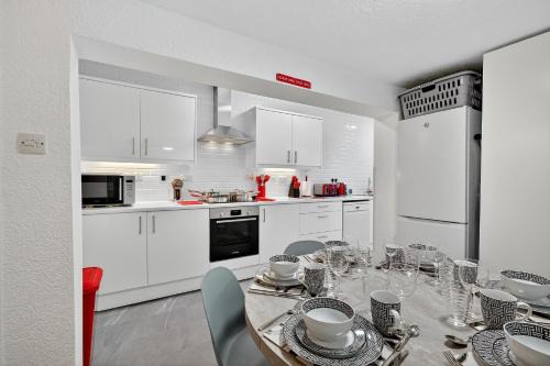 Lisburn Apartamento | 3 Bedroom House, Lisburn, 16 minutes to Belfast, Parking by StaybyNumbers