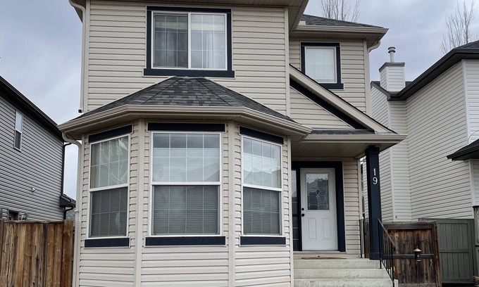 Bridlewood Casa | 3 Bedroom House Located Close to Spruce Meadows!