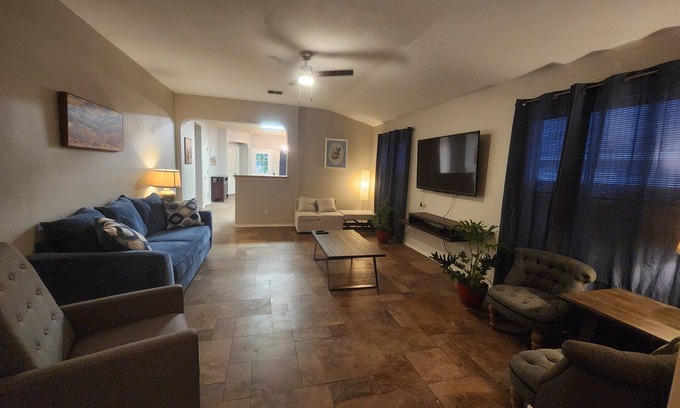 San Antonio Casa | 3-Bedroom House Near Six Flags and SeaWorld