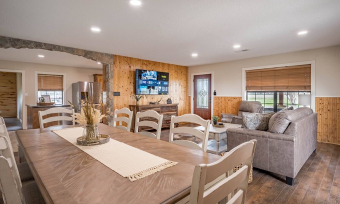 Bryan Casa | 3 Bedroom House w/ Outdoor Entertainment Area & Horse Accommodations