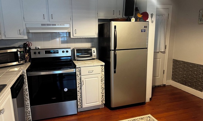 Goose Creek Casa | 3-bedroom house with AC, WiFi in quiet neighborhood Goose Creek Relo/nurse/Corp