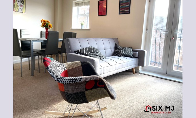 Higham Ferrers Casa | 3 bedroom house with private parking, near Rushden Lakes