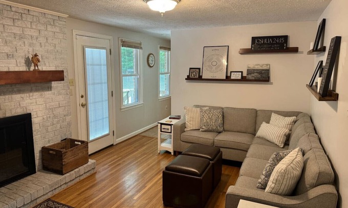 Oak Ridge Casa | 3 Bedroom in Oak Ridge. Close to High Point, Greensboro, or Winston-Salem