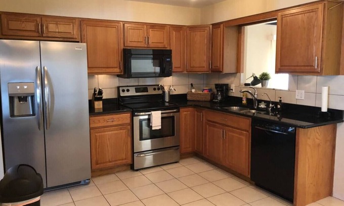 Sterling Heights Casa | 3 Bedroom Industrial Vibe