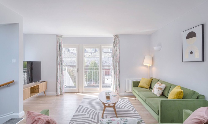 Cambridge City Centre Casa | 3 Bedroom Jesus Green Townhouse with Parking