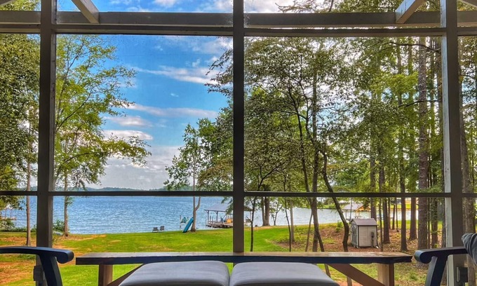 Ninety Six Casa | 3 Bedroom + Kids Loft, Lovely Family Lake Front Vacation Home