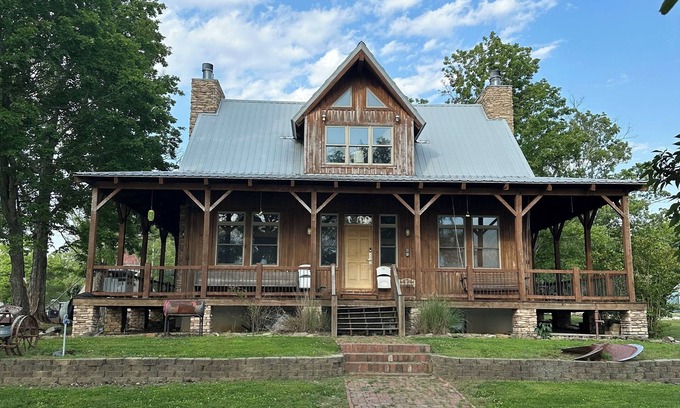 Centralia Casa | 3-bedroom lake house with the best view of Centralia Lake, perfect family spot