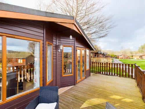 South Lakeland Leisure Village Casa | 3 Bedroom Lakeview Lodge - Ensuite & Balcony Deck