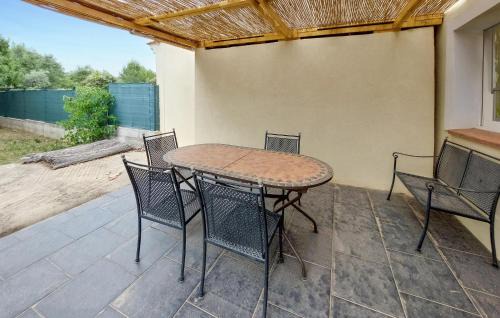 Regusse Apartamento | 3 Bedroom Lovely Apartment In Régusse