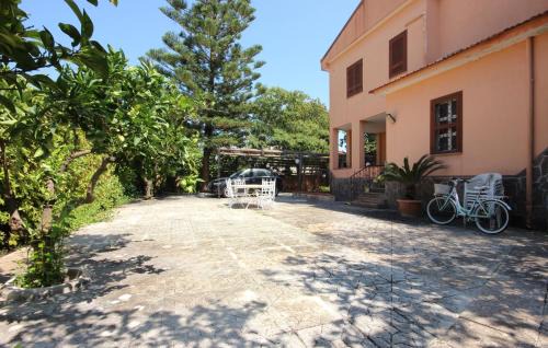 Laura Casa | 3 Bedroom Lovely Home In Capaccio Scalo