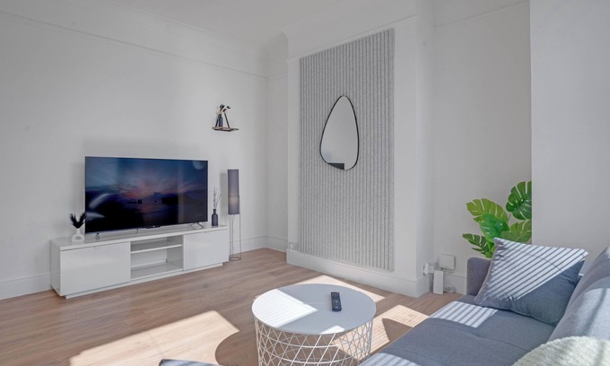 Northumberland Park Casa | 3 Bedroom Luxury House near Subway, Tottenham Stadium with Garden and Parking