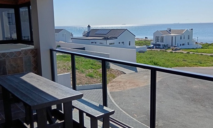 St. Helena Bay Casa | 3-bedroom luxury house in serene St Helena Bay with AC, jacuzzi and much more