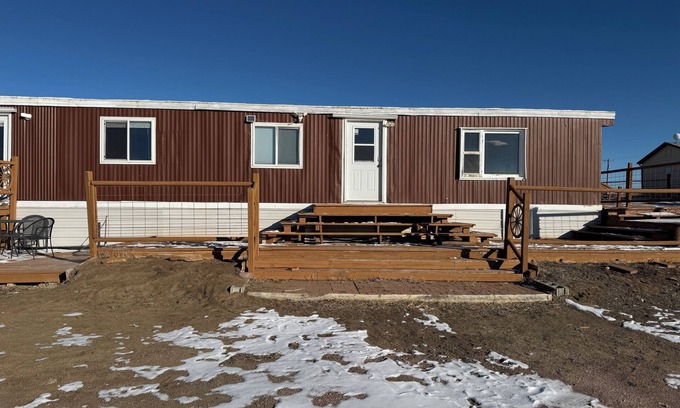 Natrona County Casa | 3-bedroom mobile home with horse pasture in welcoming Evansville with WiFi