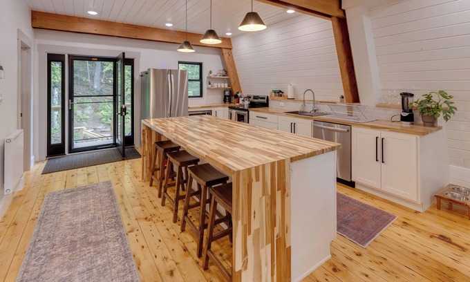 Lisbon Casa | 3-Bedroom Modern A-Frame with hiking, lake access, EV charger, and fire pit