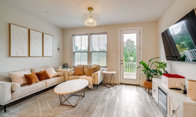 Largo Casa | 3-bedroom modern retreat in Largo close to shopping, restaurants and DC