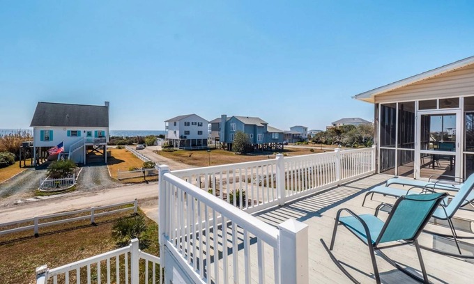 Yaupon Beach Casa | 3 Bedroom ocean view close to pier and pet friendly!