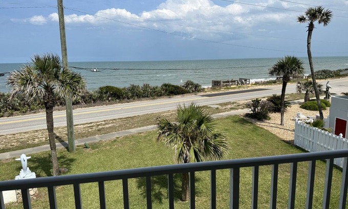 Ormond-by-the-Sea Casa | 3 bedroom Oceanview townhome with double car garage