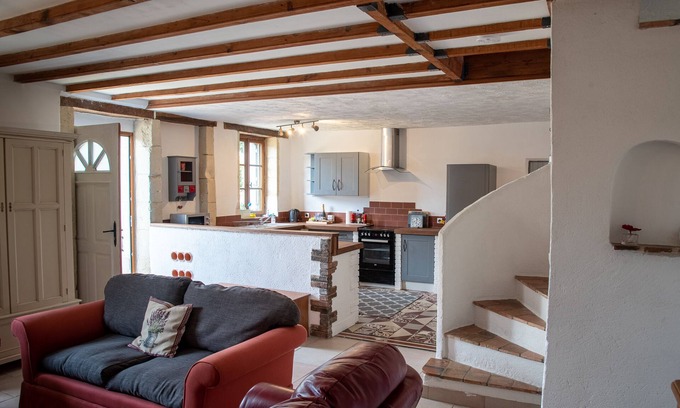 Cersay Casa | 3 bedroom pet friendly traditional stone house