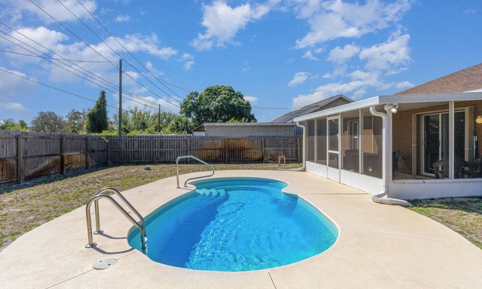 Interchange Square Casa | 3-bedroom pool house in Palm Bay in quiet neighborhood