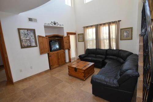 Rancho El Dorado Casa | 3-bedroom Pool Side Vacation villa