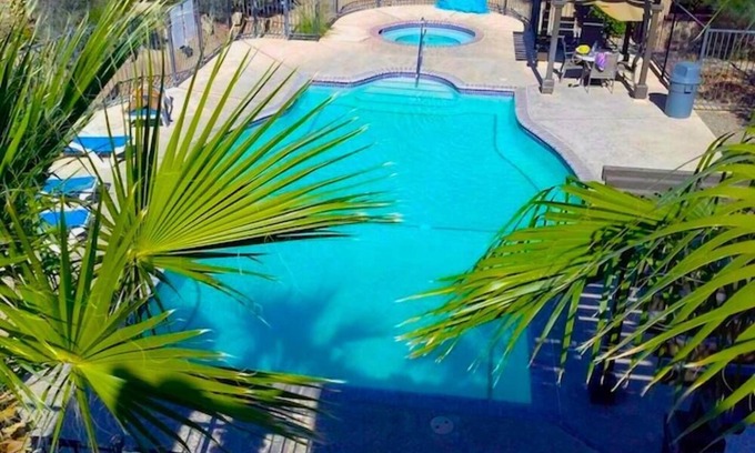 Rancho El Dorado Condominio | La Piscina 3 dormitorios Villa