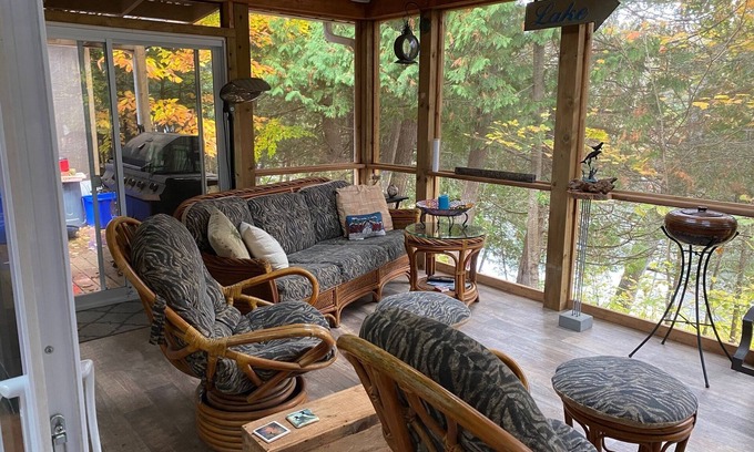 Minden Cabaña | 3 Bedroom Private Cottage in Minden Hills