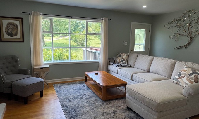 George Washington Casa | 3-bedroom quiet countryside house in charming Fredericksburg 2 King Beds