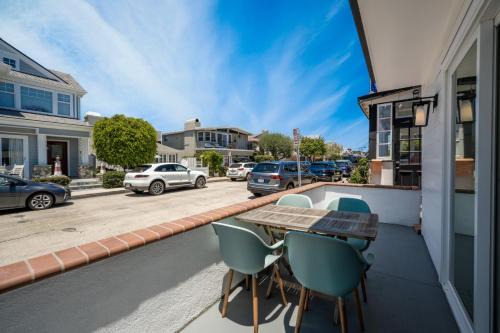 Balboa Island Casa | 3 Bedroom Renovated Condo on Balboa Island