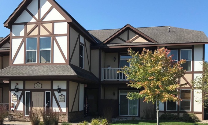 Boyne Falls Complejo | 3-bedroom resort in fantastic Boyne Falls with WiFi, fitness room, AC