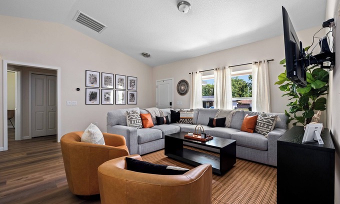 Fellowship Casa | 3-Bedroom Retreat in Ocala, 10 Min to WEC!