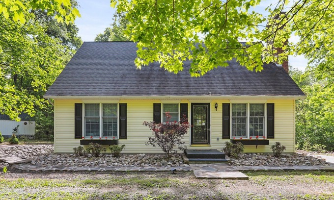 Berkeley Springs Casa | 3 Bedroom Ridgetop Retreat- Minutes from Town