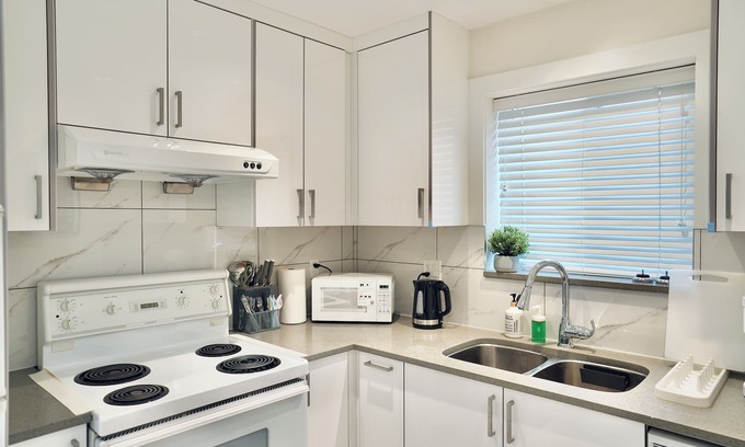 Fraserview Casa | 3-Bedroom Single House/ 1 Free Parking/ Good Location in Vancouver