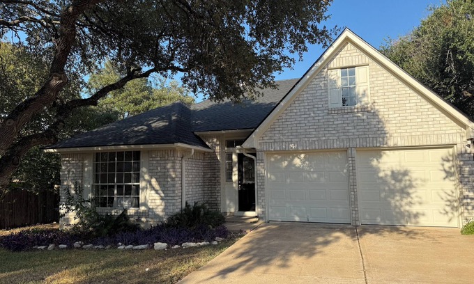 McNeil Casa | 3-bedroom spacious house in peaceful Cedar Park with sauna and patio