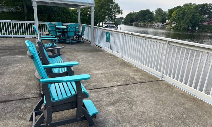 Monticello Casa | 3 Bedroom Suite, just steps from Indiana Beach with lake access and more!
