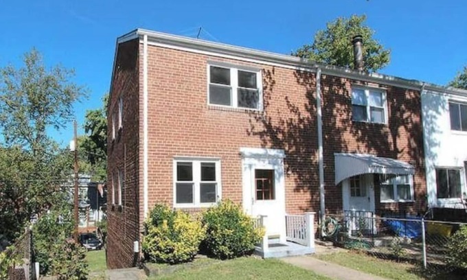 Potomac West Casa | 3 bedroom tounhouse near King Street metro