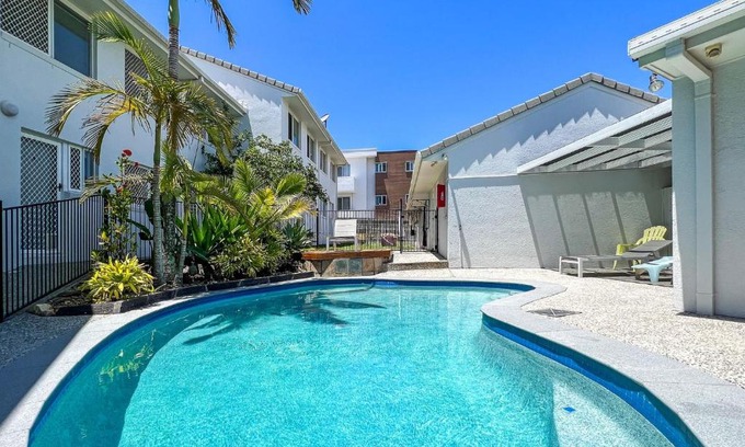 Alexandra Headland Casa | 3 bedroom townhouse walk to Alexandra Headland beach