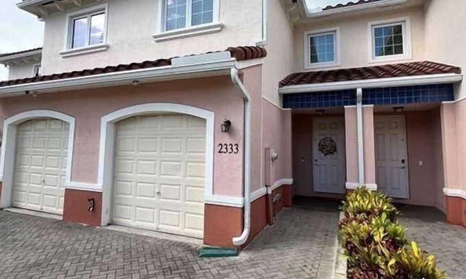 Cypress Point Casa | 3 Bedroom Townhome 436249 by Houzlet