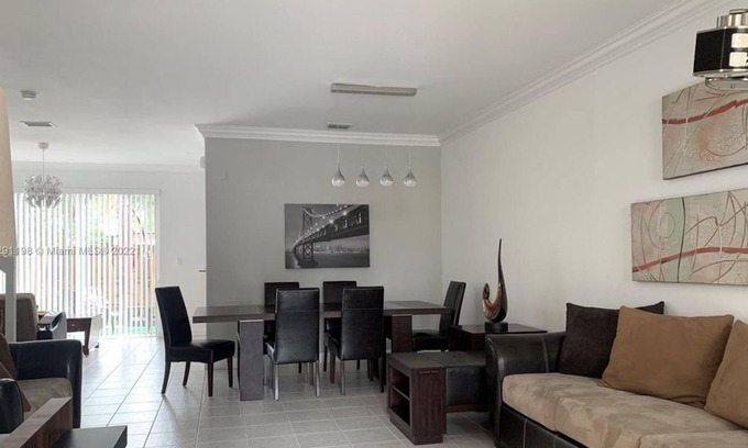 Doral Casa | 3 Bedroom Townhome 439874 by Houzlet