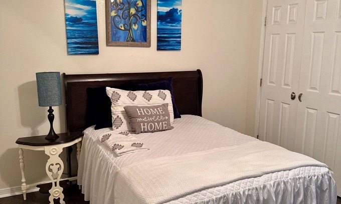 Destrehan Casa | 3-bedroom townhome Destrehan neighborhood just 10 minutes from NOLA airport.